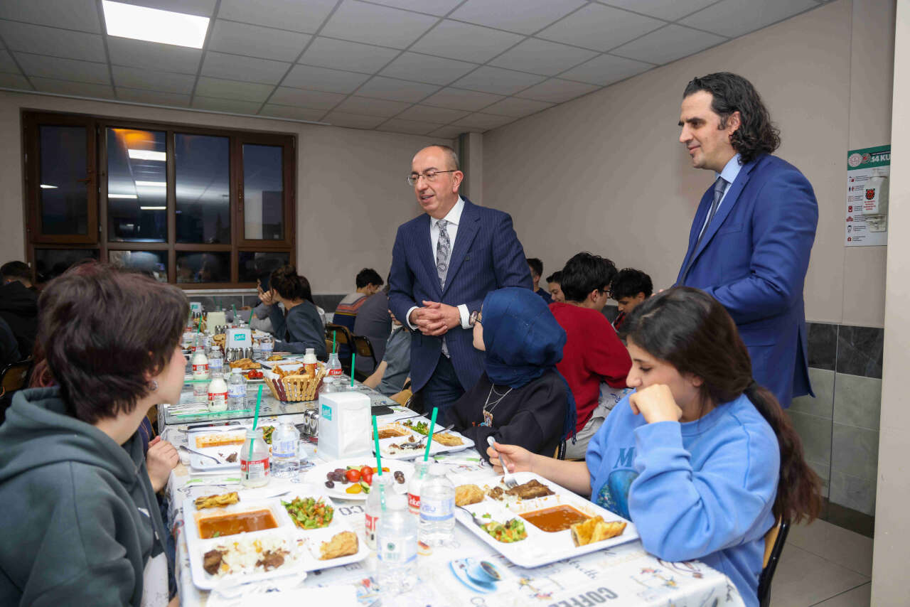 Meram’da klasik oldu! Fen liseliler yine hediyeleri kaptı 8